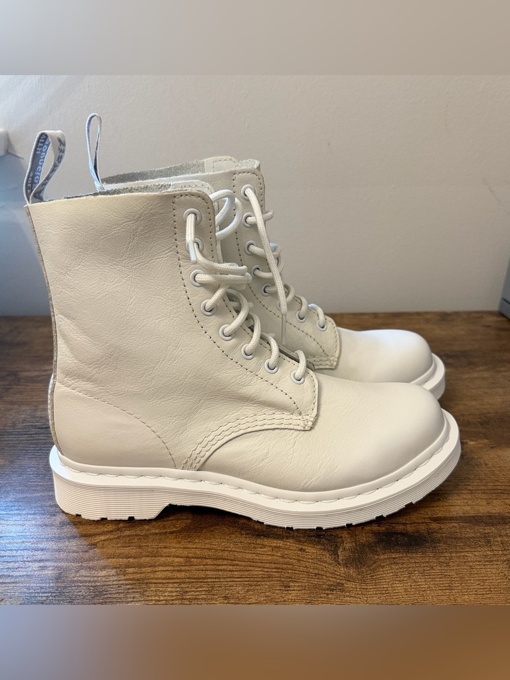 Dr. Martens Wmns 1460 Pascal Mono Virginia Optical White Leather Boots